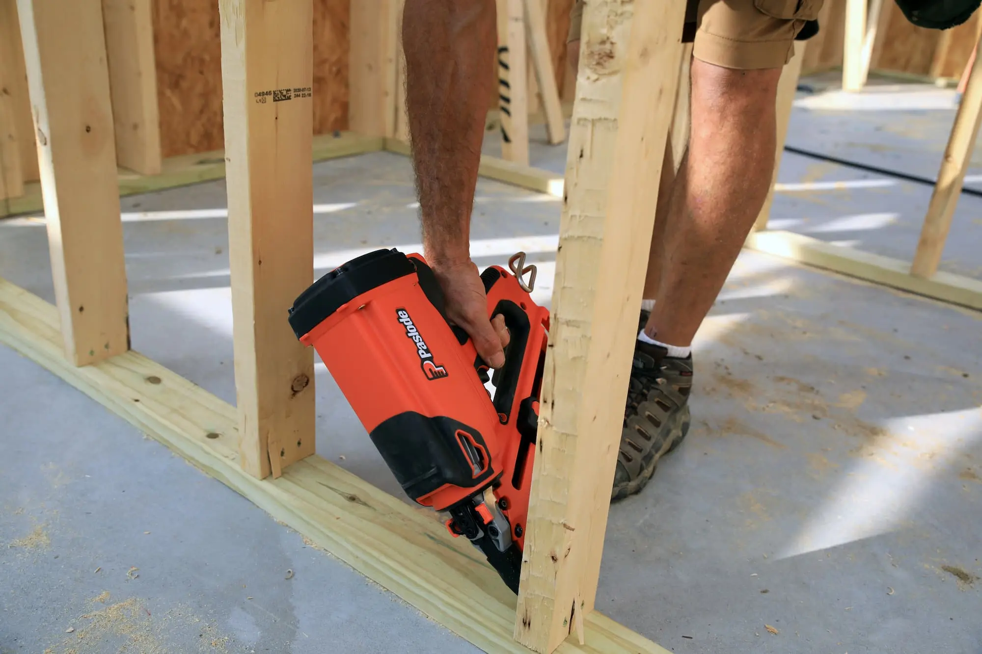 Paslode CFN325XP Lithium-Ion Battery 30° Cordless Framing Nailer 906300